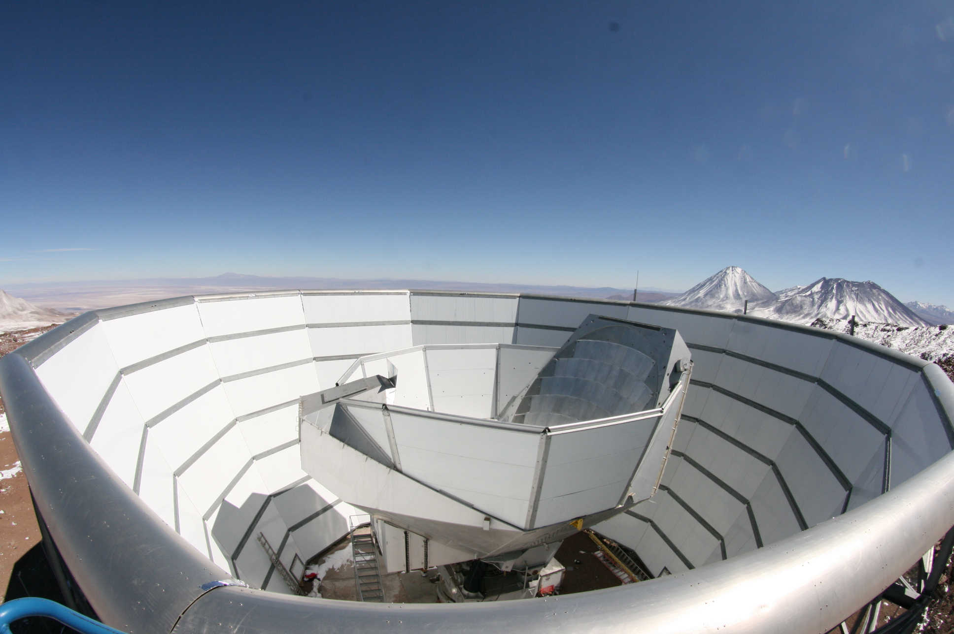 Nuevo mapa de la radiación cósmica, elaborado con datos del Atacama Cosmology Telescope confirma la robustez del Modelo Cosmológico Estándar